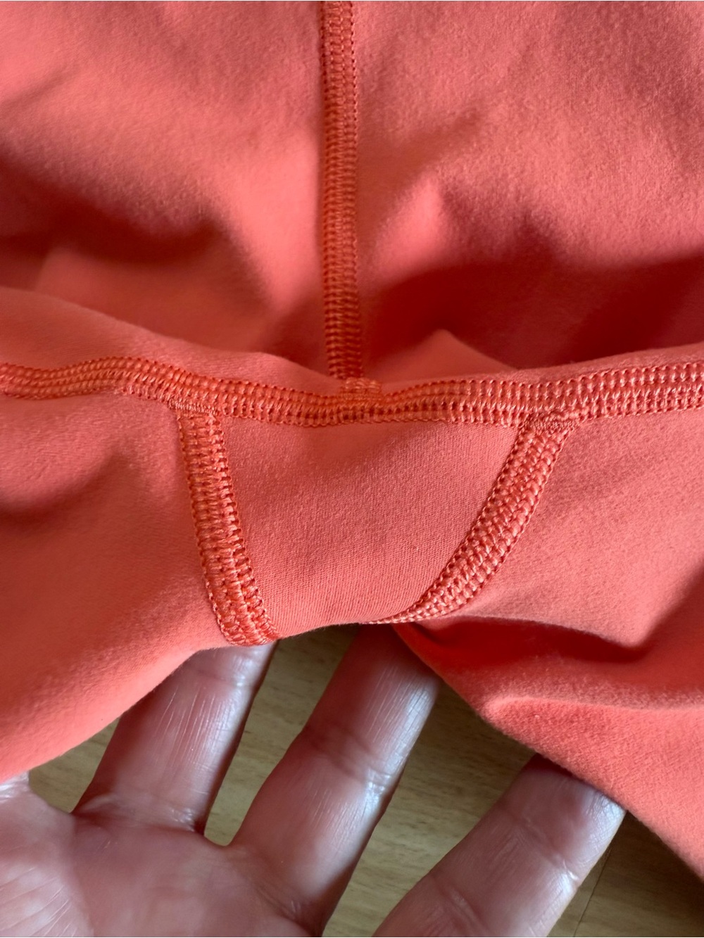 Ladies Vuori Studio Pockets Shorts in Grapefruit - Sz M - Picture 5 of 12